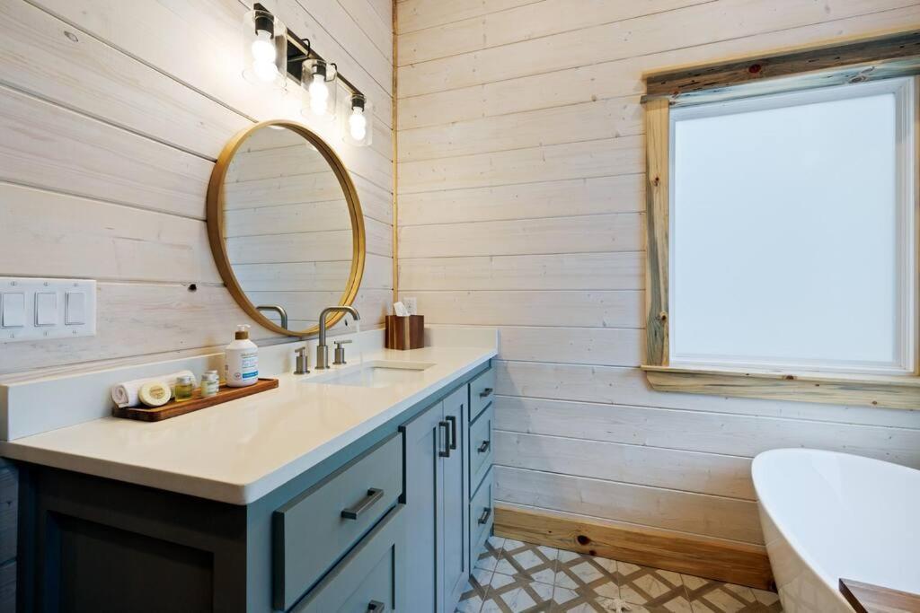 Lone Pine Lodge. Brand New! 2 Bedroom Luxury Cabin. Broken Bow Eksteriør bilde