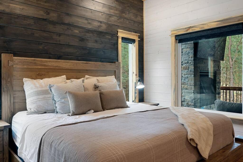 Lone Pine Lodge. Brand New! 2 Bedroom Luxury Cabin. Broken Bow Eksteriør bilde