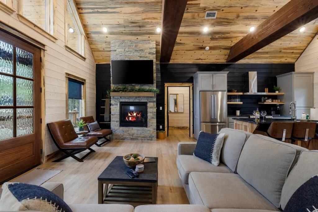 Lone Pine Lodge. Brand New! 2 Bedroom Luxury Cabin. Broken Bow Eksteriør bilde