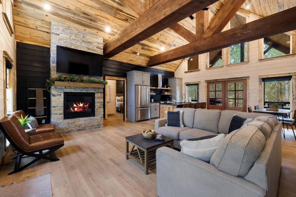 Lone Pine Lodge. Brand New! 2 Bedroom Luxury Cabin. Broken Bow Eksteriør bilde