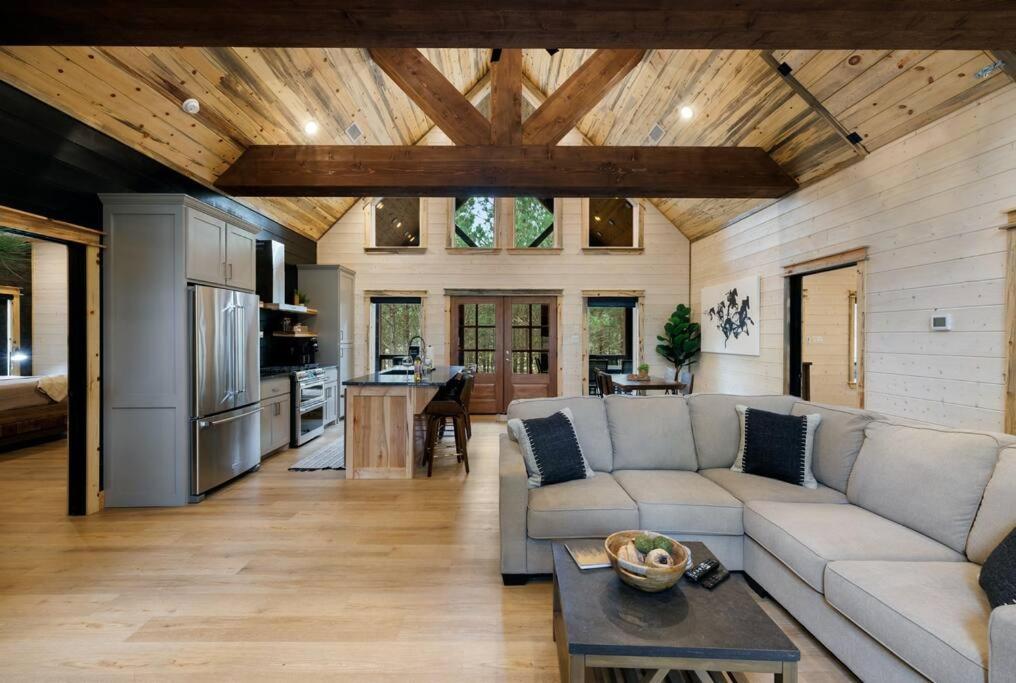 Lone Pine Lodge. Brand New! 2 Bedroom Luxury Cabin. Broken Bow Eksteriør bilde