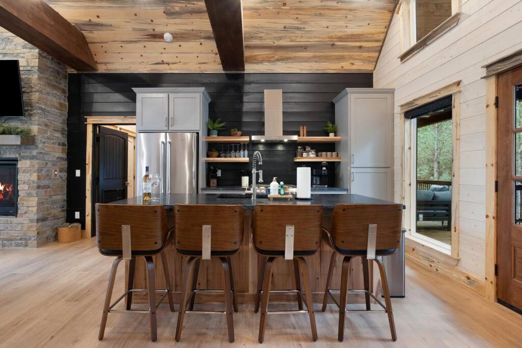 Lone Pine Lodge. Brand New! 2 Bedroom Luxury Cabin. Broken Bow Eksteriør bilde