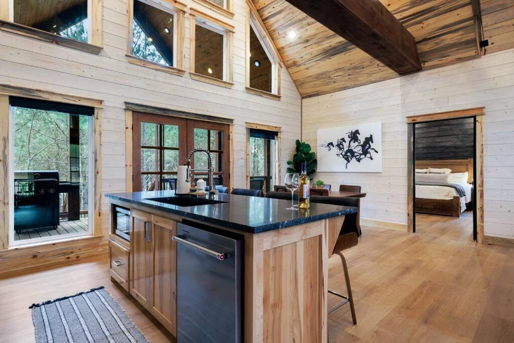 Lone Pine Lodge. Brand New! 2 Bedroom Luxury Cabin. Broken Bow Eksteriør bilde