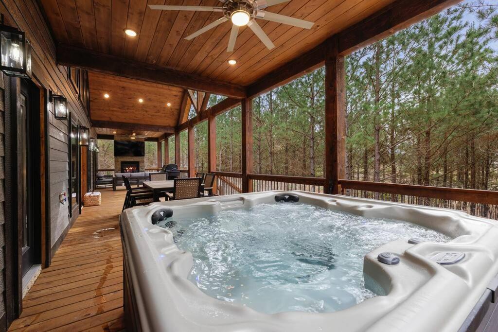 Lone Pine Lodge. Brand New! 2 Bedroom Luxury Cabin. Broken Bow Eksteriør bilde